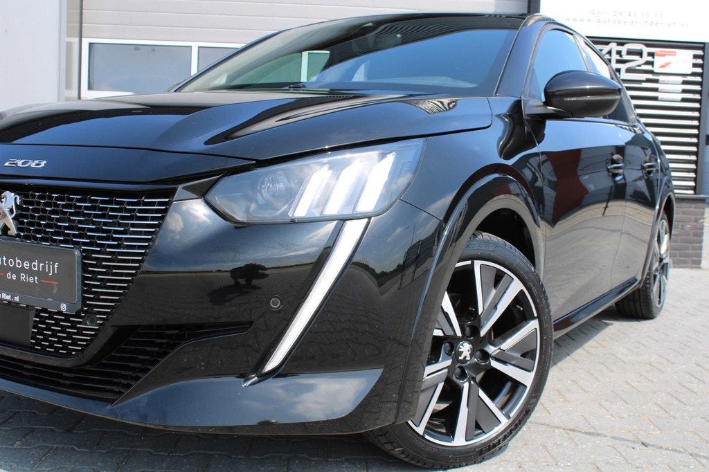 Peugeot 208 1.2 PURETECH|GT-Line|LEDER|VIRTUAL|17''LM|ACC|CR, Voorwielaandrijving, 101 pk, Gebruikt, Zwart