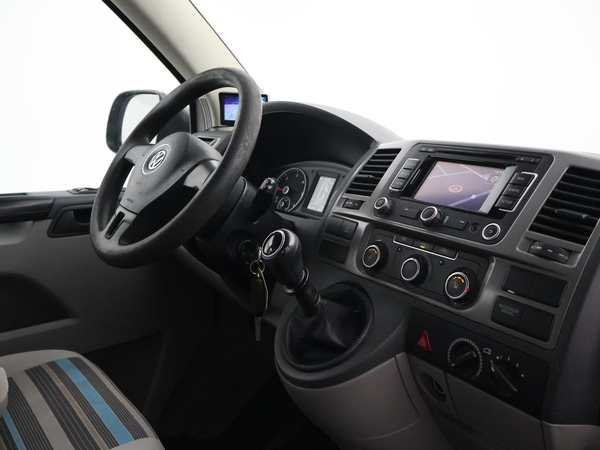Volkswagen Transporter 2.0 TDI 140 PK CALIFORNIA BEACH CAMPE, Auto's, Euro 5, Stof, Gebruikt, 2500 kg