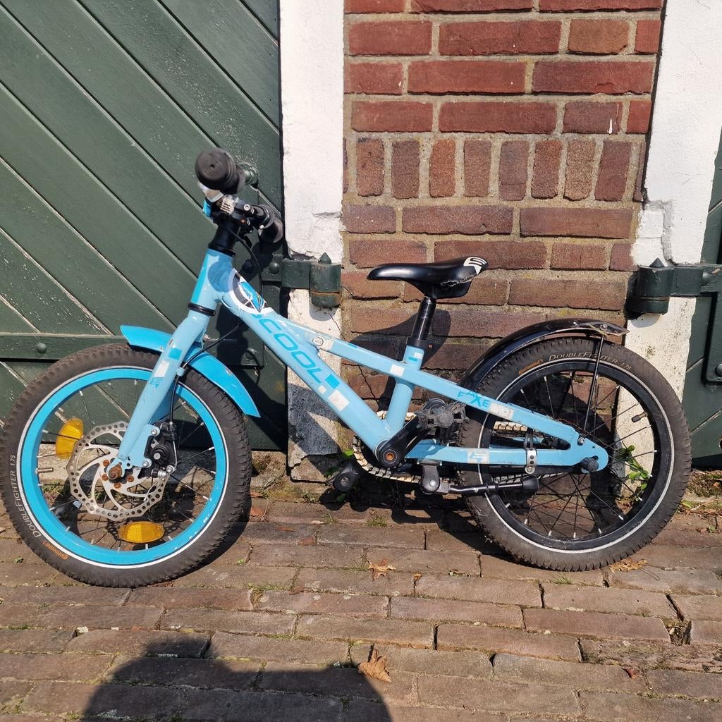 SCOOL FXE Kinderfiets 16 inch - Lichtblauw (lekke band!), Fietsen en Brommers, Fietsen | Kinderfietsjes, Ophalen of Verzenden