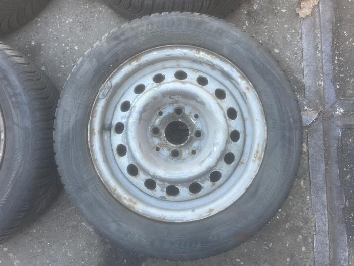 Velgen set + banden van een Volkswagen Caddy, Gebruikt, -, Verzenden, -