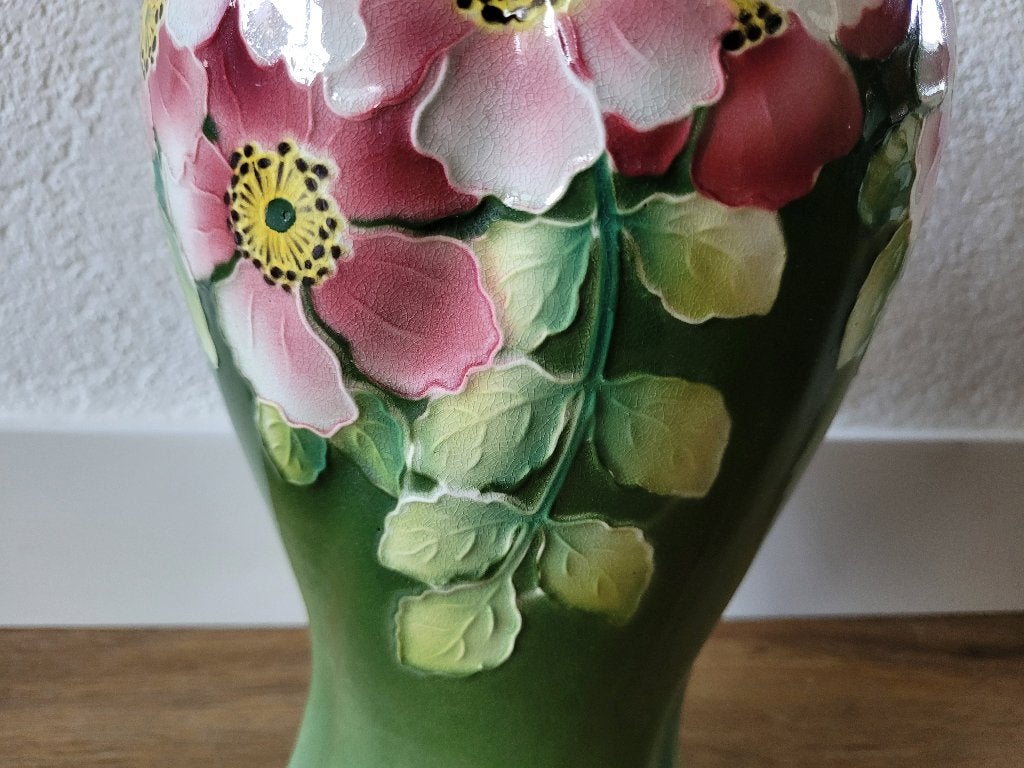 Decoratieve puntgave Art Nouveau vaas H 31 cm. gemerkt, Ophalen of Verzenden