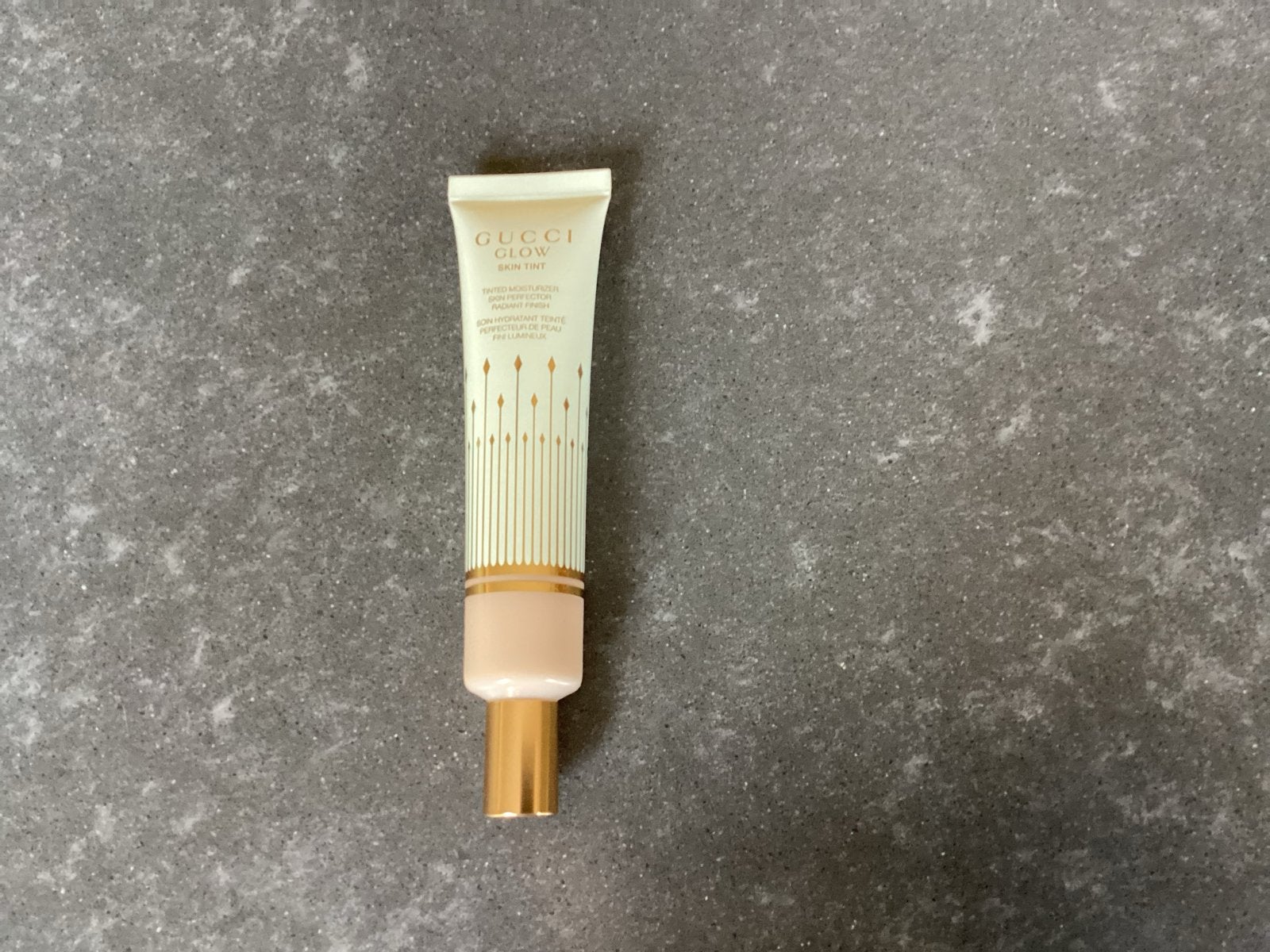 Gucci Glow Tint - Fair 15, Gebruikt, Overige kleuren, Gehele gezicht, Ophalen of Verzenden