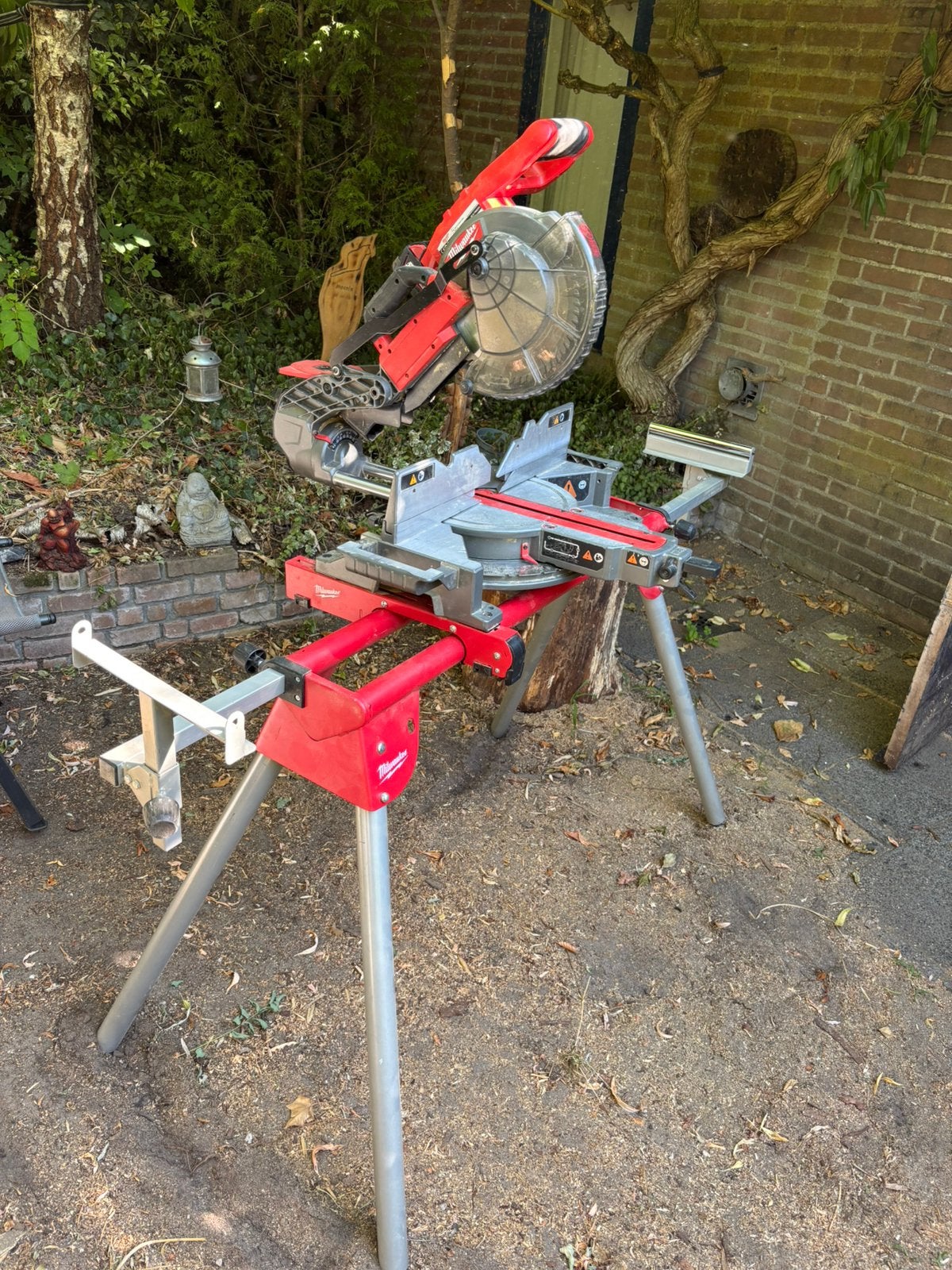 Milwaukee M18 FMS254 zaagmachine op MSL1000 onderstel, Ophalen, 70 mm of meer, Zo goed als nieuw, Afkortzaag