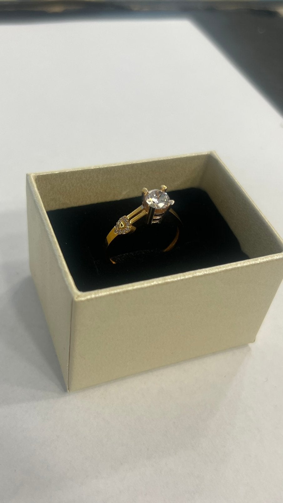 Zirkonia ring hartje en steentjes 21 karaat, maat aanpasbaar, Met kristal, Nieuw, Ophalen of Verzenden, 17 tot 18