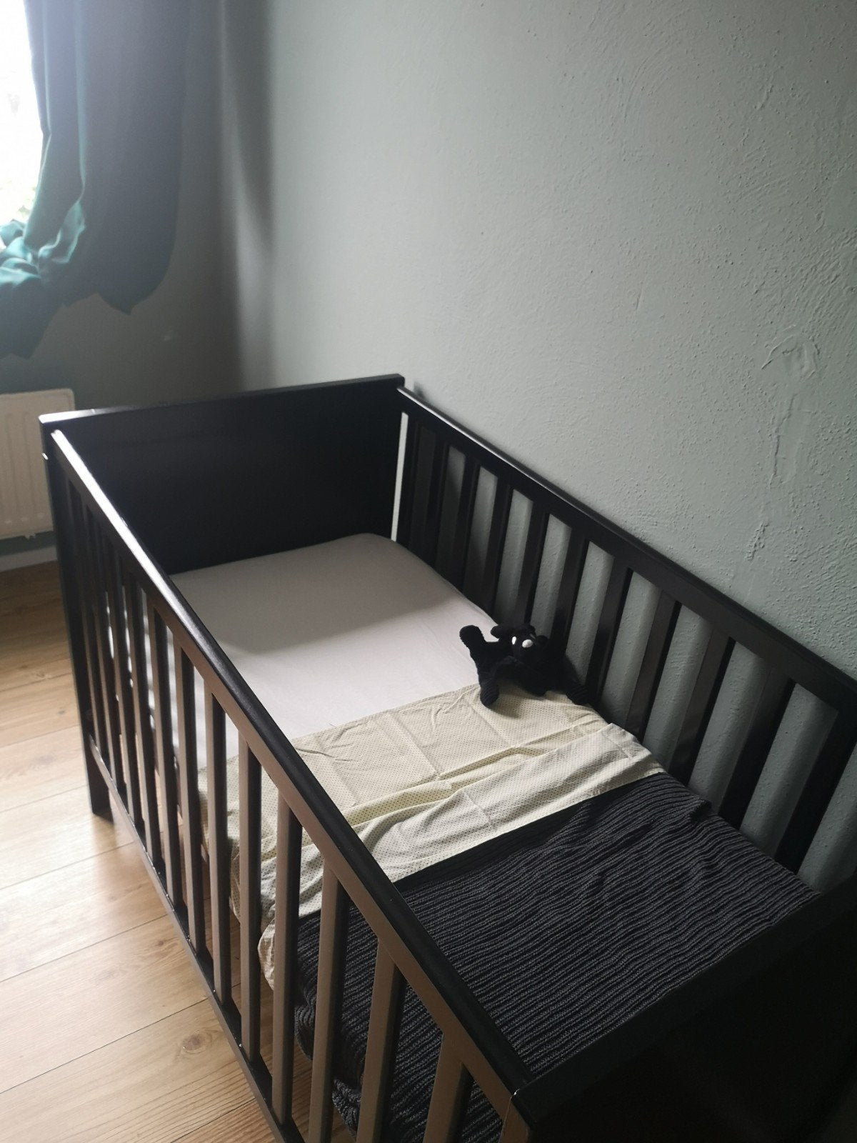 Ikea SUNDVIK ledikant 60x120 zwart geverfd, Ophalen, Gebruikt, Lattenbodem, Minder dan 140 cm