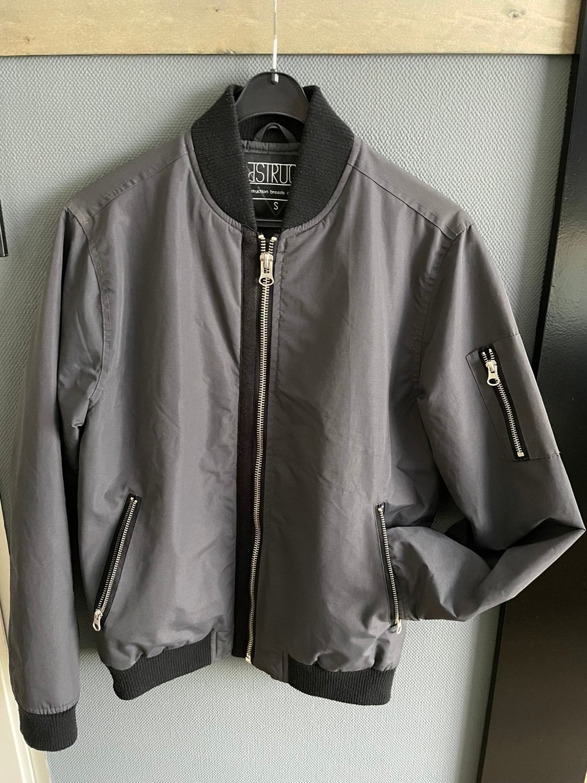 Bomber jack, S, Kleding | Heren, Ophalen of Verzenden, Zo goed als nieuw, Grijs