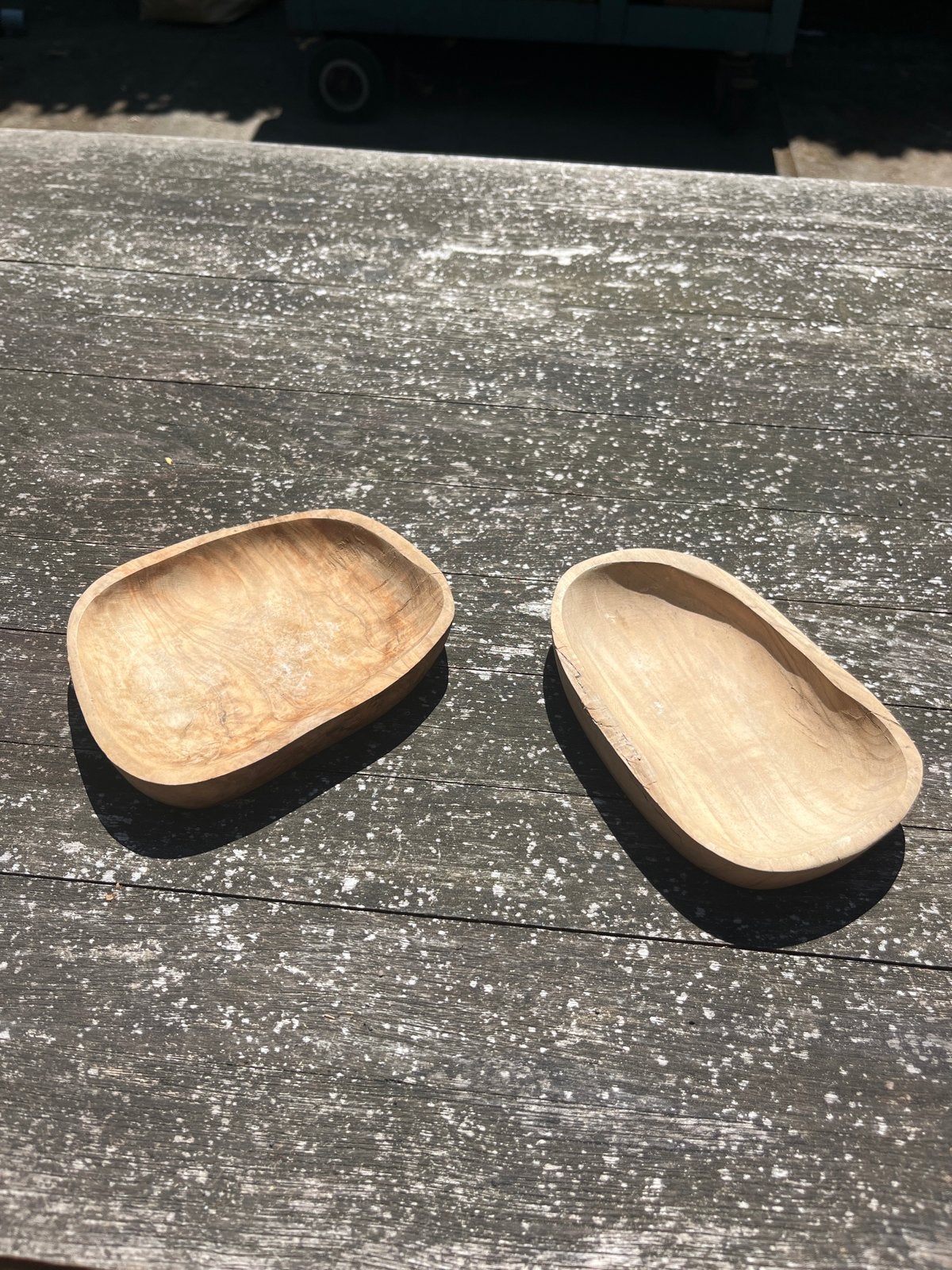 Set van 2 handgemaakte olijfhouten schalen, Antiek en Kunst, Antiek | Schalen, Ophalen of Verzenden