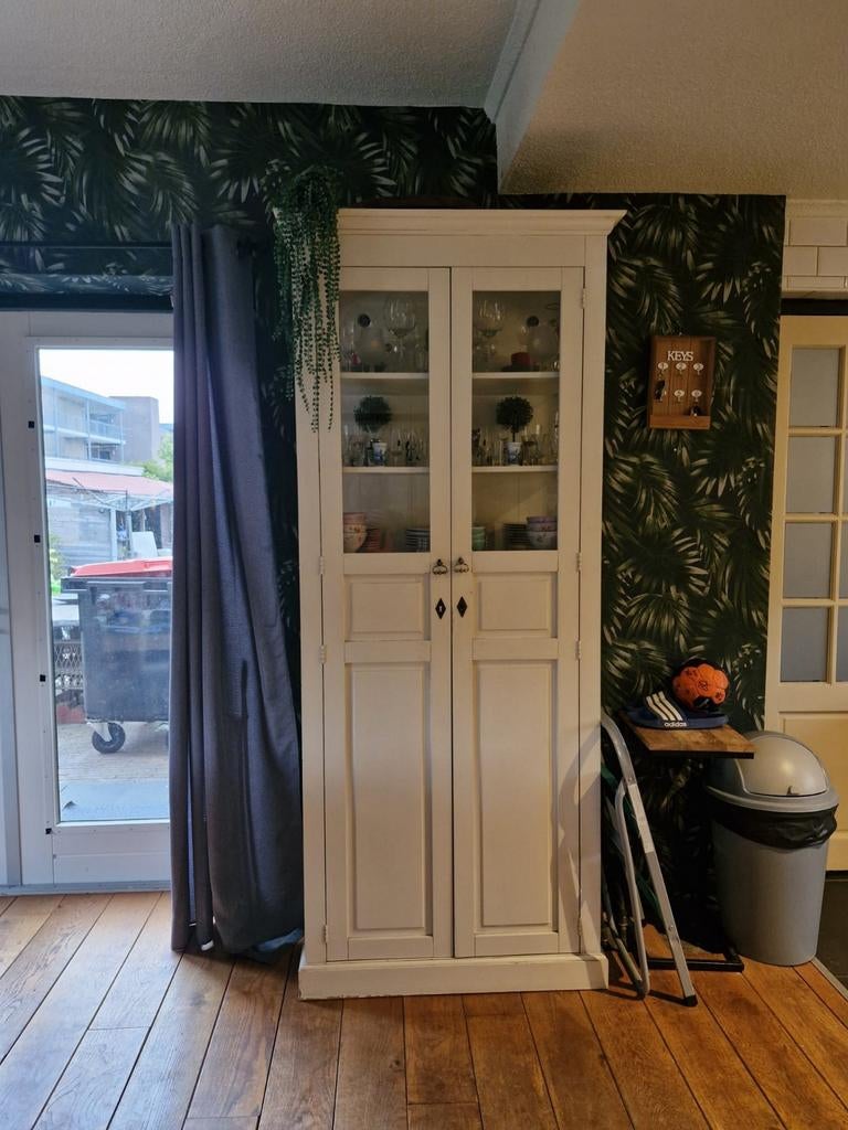 Witte vitrinekast met glazen deuren, Klassiek, Landelijk, 25 tot 50 cm, Gebruikt, Met deur(en)