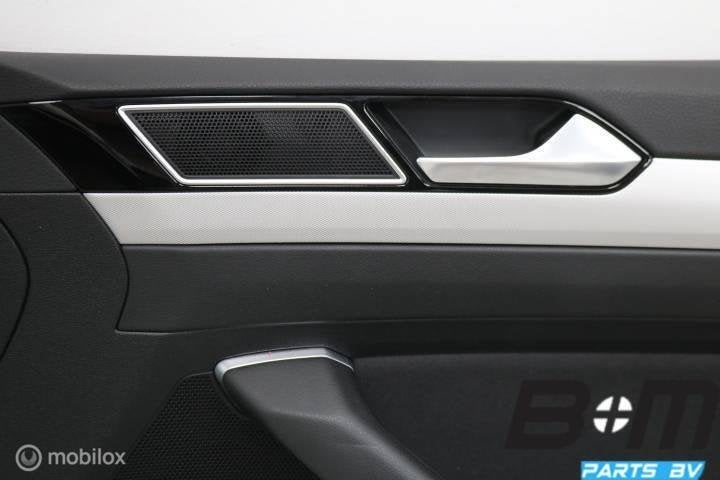 Deurpaneel rechtsvoor VW Passat B8 3G1867012, Gebruikt