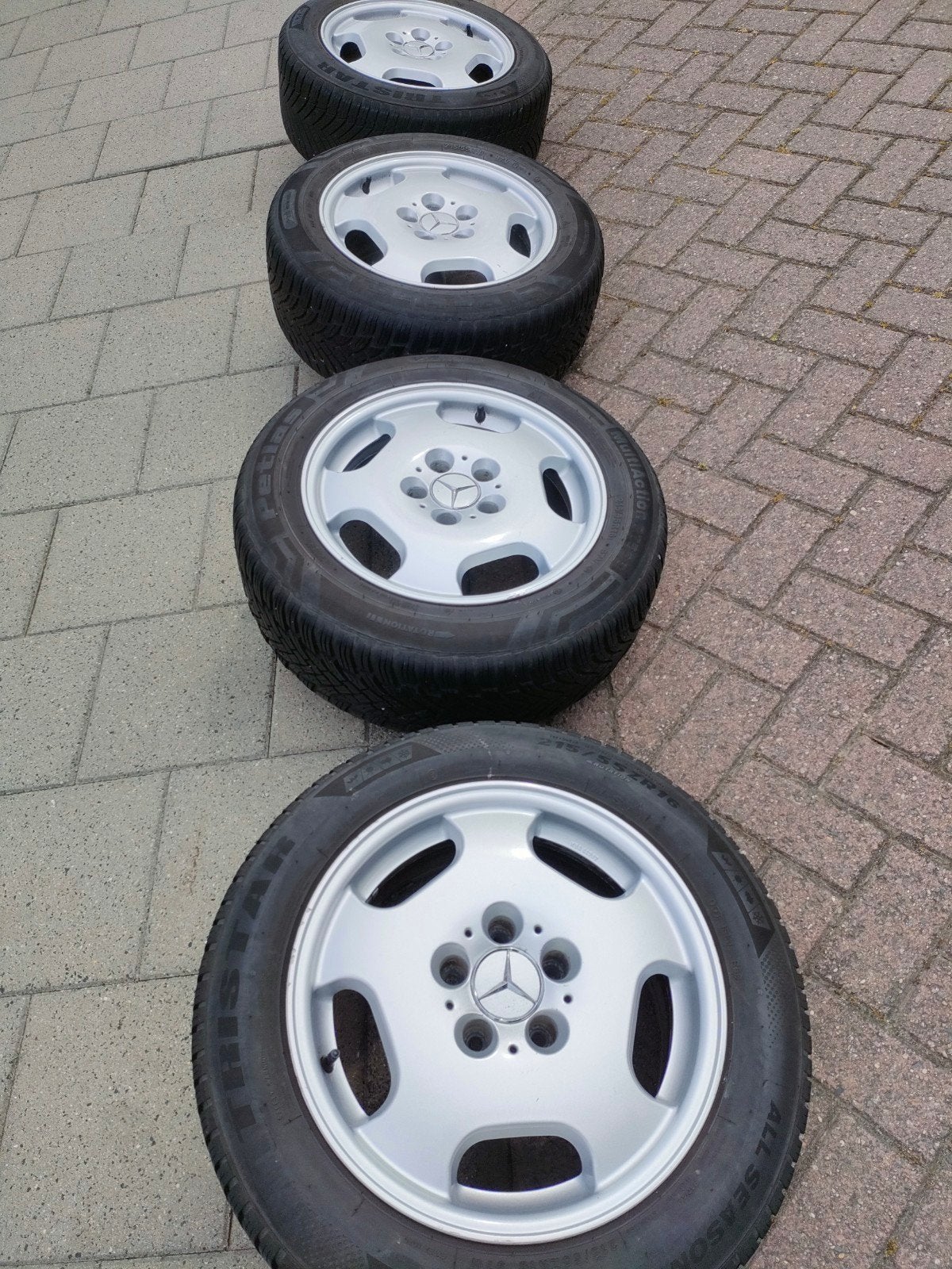 Mercedes-Benz 16 inch velgen met All Season banden, Auto-onderdelen, Banden en Velgen, 16 inch, Banden en Velgen, Ophalen of Verzenden