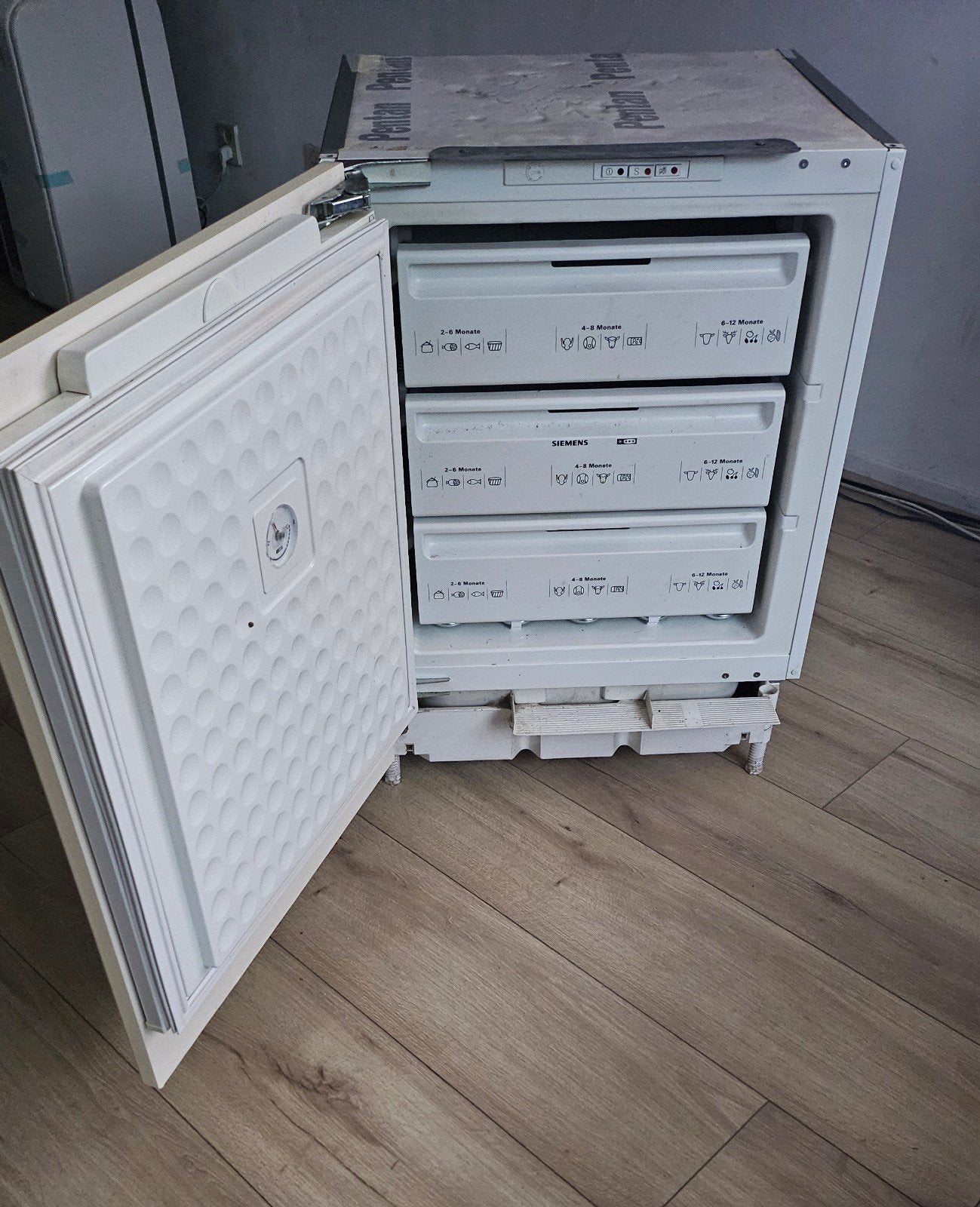 Siemens Inbouw Vrieskast met 3 laden, Witgoed en Apparatuur, Minder dan 60 cm, Zo goed als nieuw, Energieklasse A of zuiniger
