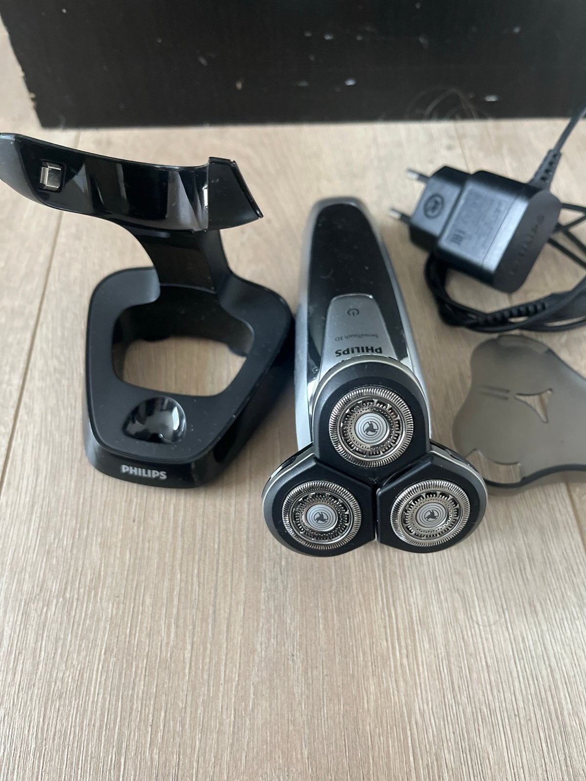 Philips SensoTouch 3D scheerapparaat met oplaadstation, Ophalen of Verzenden, Zo goed als nieuw