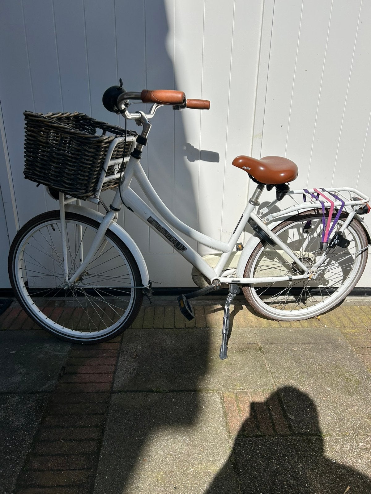 Witte 24 inch meisjes fiets, merk Sparta, Ophalen, Terugtraprem, Versnellingen, Gebruikt