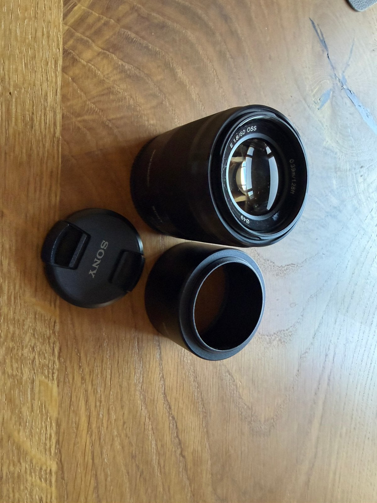 Sony 50mm f1.8 E-mount camera lens (incl. Zonnekap), Ophalen of Verzenden, Zo goed als nieuw, Standaardlens