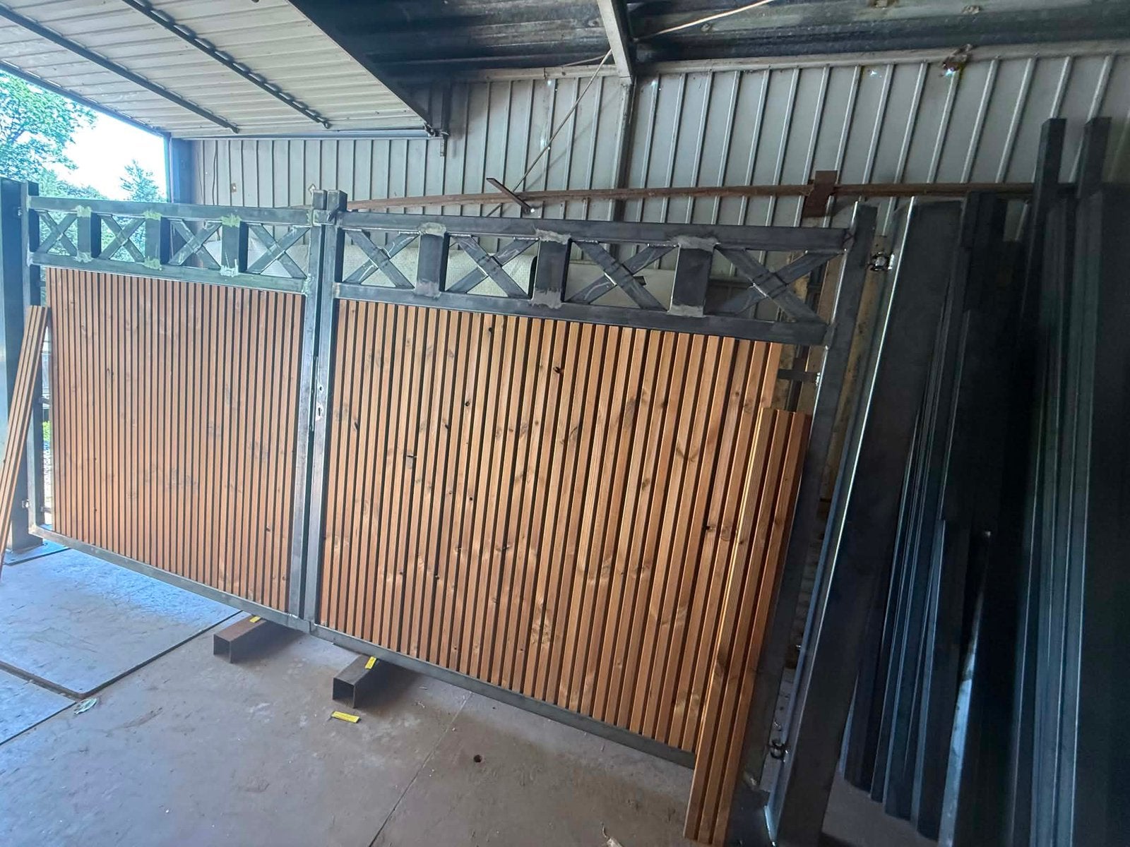 Nieuwe poort staal met hout, Tuin en Terras, Ophalen, 1 tot 2 meter, Minder dan 3 meter, Nieuw