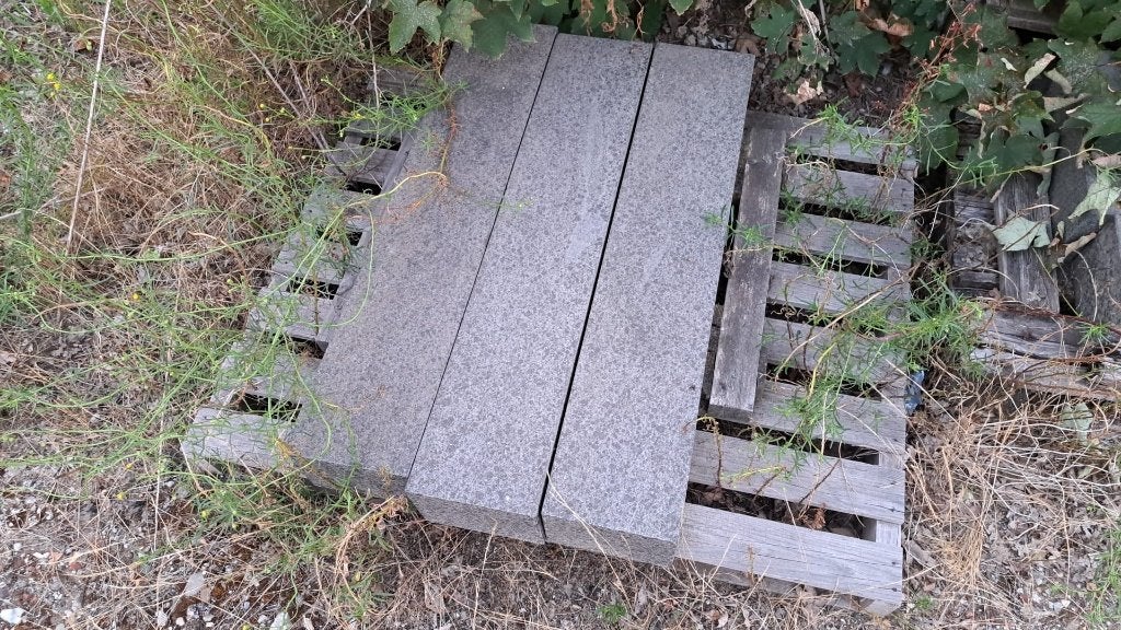 Partij basalt (G684) tegels, platen en bielzen, Tuin en Terras, Tegels en Klinkers, Ophalen, 5 tot 10 m², Zo goed als nieuw, Natuursteen