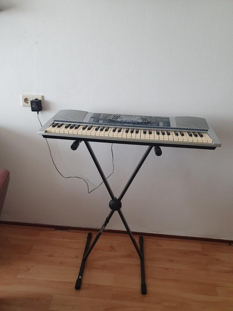 Keyboard, Muziek en Instrumenten, Keyboards, Ophalen, 61 toetsen, Overige merken, Met standaard