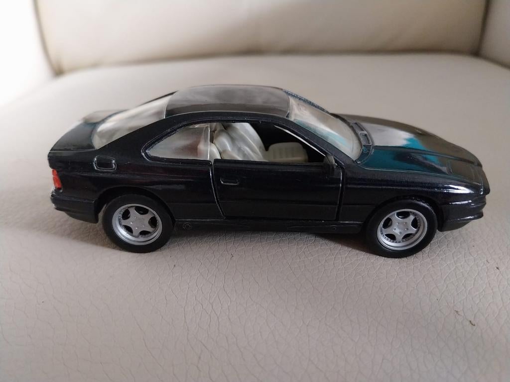 Maisto BMW 850 CSI, Hobby en Vrije tijd, Modelauto's | 1:43, Ophalen of Verzenden, Zo goed als nieuw, Auto, Overige merken
