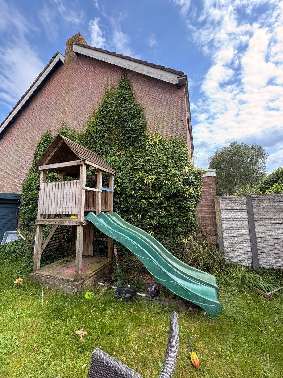 Degelijk speelhuis met dubbele glijbaan., Kinderen en Baby's, Speelgoed | Buiten | Speeltoestellen, Ophalen, Gebruikt, Glijbaan