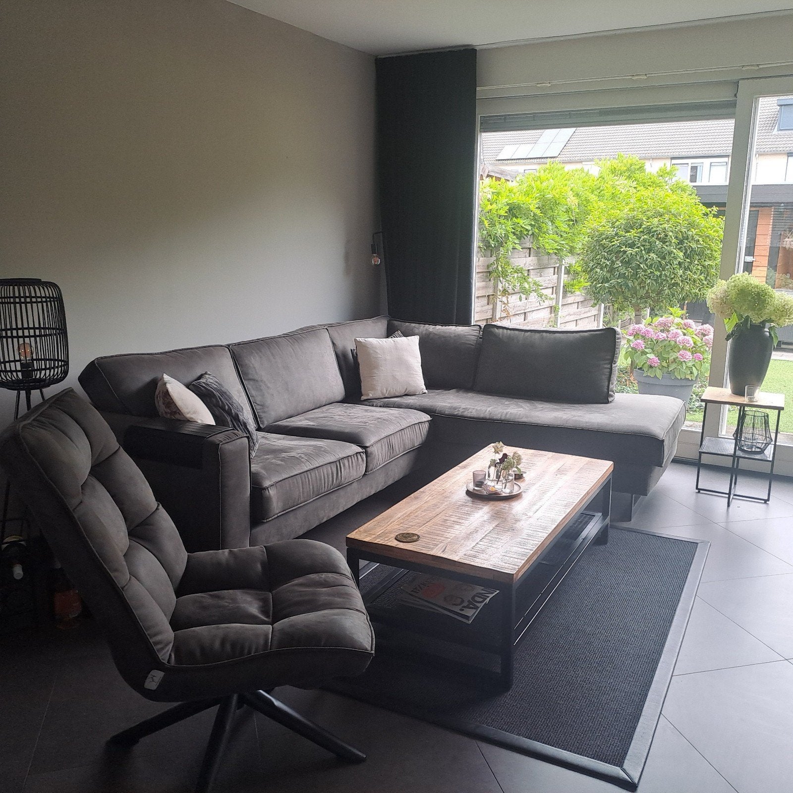 Zithoek aangeboden izgs hoekbank, fauteuil en vloerkleed, Ophalen, Hoekbank, Zo goed als nieuw, Stof