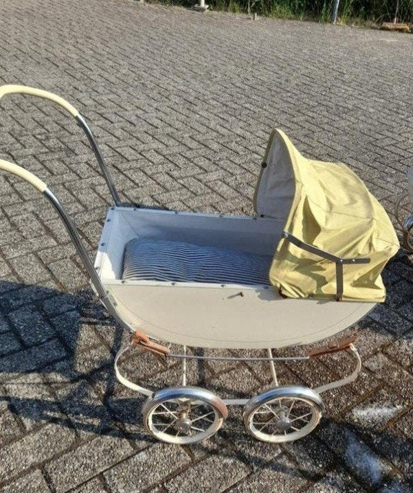 Antieke poppen wagentje, Ophalen of Verzenden