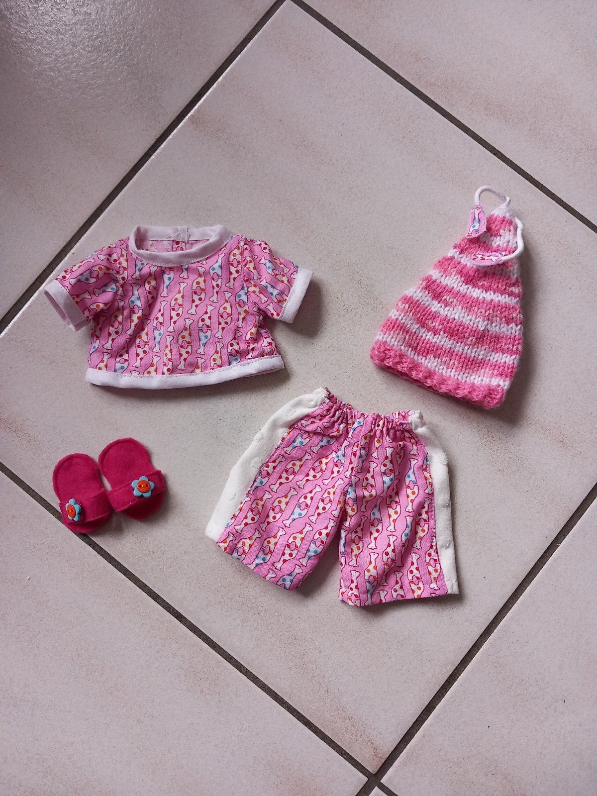 Zelfgemaakte poppenkleertjes voor pop 32 cm 4 delig., Kinderen en Baby's, Speelgoed | Poppen, Ophalen of Verzenden, Nieuw, Babypop
