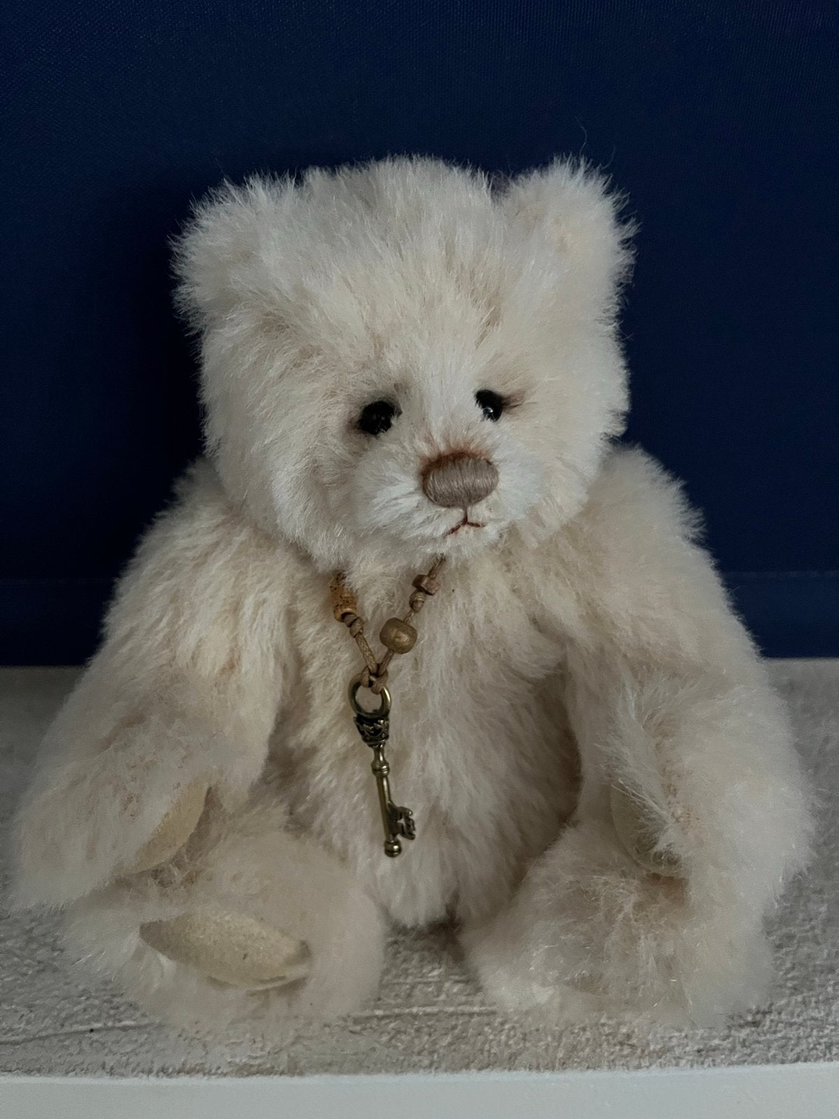 Charlie Bears Downey Minimo Limited Edition Knuffelbeer, Verzamelen, Beren en Cherished Teddies, Ophalen of Verzenden, Zo goed als nieuw