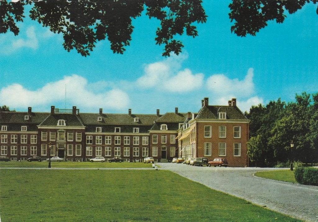 ZEIST Het Broederplein, Verzamelen, Ansichtkaarten | Nederland, Gelopen, Utrecht, 1980 tot heden, Verzenden