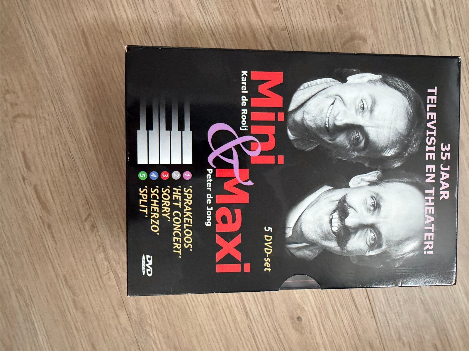 Mini & Maxi - 35 Jaar Televisie en Theater! 5 DVD-set, Alle leeftijden, Nederlands, Zo goed als nieuw, Komedie
