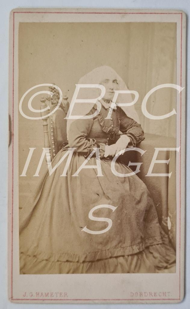 cdv vrouw met grote witte kap Dordrecht 1870's, Gebruikt, Verzenden, Foto, Voor 1940