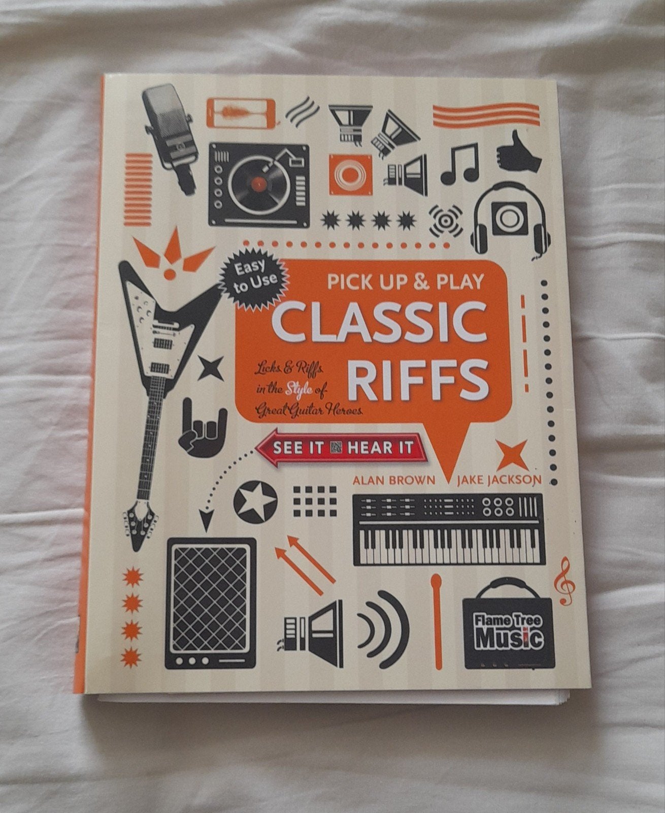 Pick Up & Play Classic Riffs Gitaarboek, Ophalen of Verzenden, Zo goed als nieuw, Instrument, Alan Brown, Jake Jackson