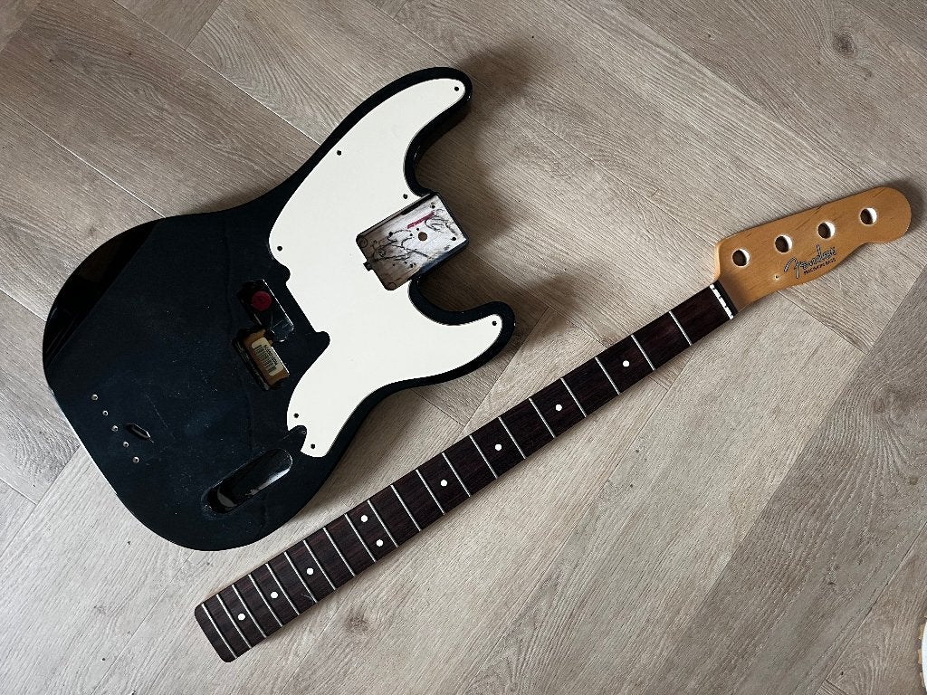 Fender Mike Dirnt Precision bass in onderdelen, Muziek en Instrumenten, Snaarinstrumenten | Gitaren | Bas, Ophalen, Gebruikt, Elektrisch