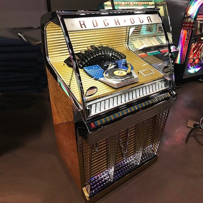 TE KOOP GEVRAAGD GOEDE SPELENDE OPEN JUKEBOX., Gebruikt, 1950 tot 1960, Rock Ola, Ophalen