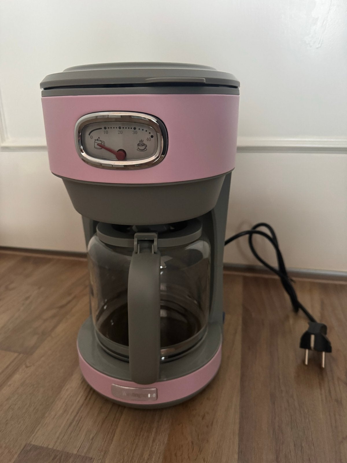 Roze koffiezetapparaat met retro design, Ophalen, Gemalen koffie, 4 tot 10 kopjes, Koffiemachine