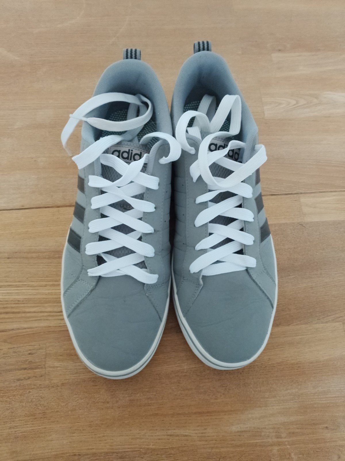 Nette Adidas sportschoenen, maat 42/43 (vallen klein), Adidas, Sportschoenen, Ophalen of Verzenden, Zo goed als nieuw