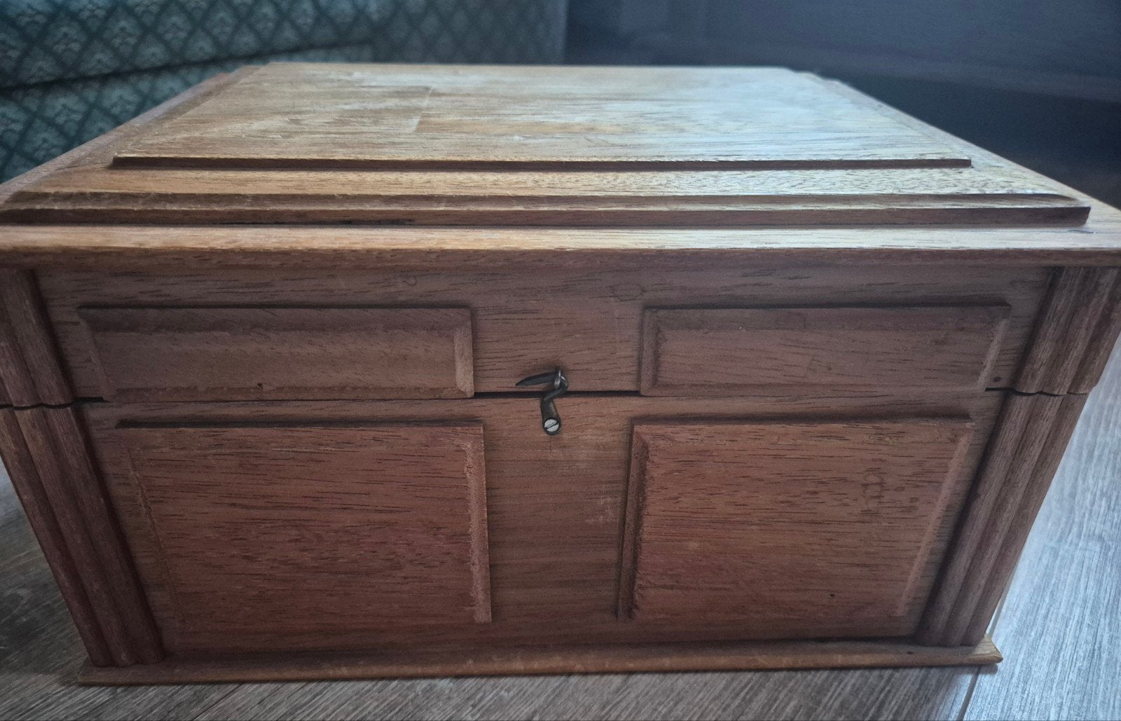 Antiek houten naaikistje naaibox voor bij uw naaimachine

Ki, Ophalen