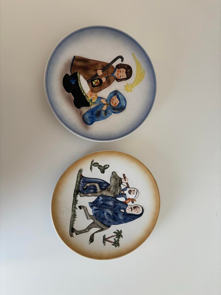 2 Porseleinen sierborden Jezus Janet Robon Goebel 1977, Antiek en Kunst, Ophalen of Verzenden