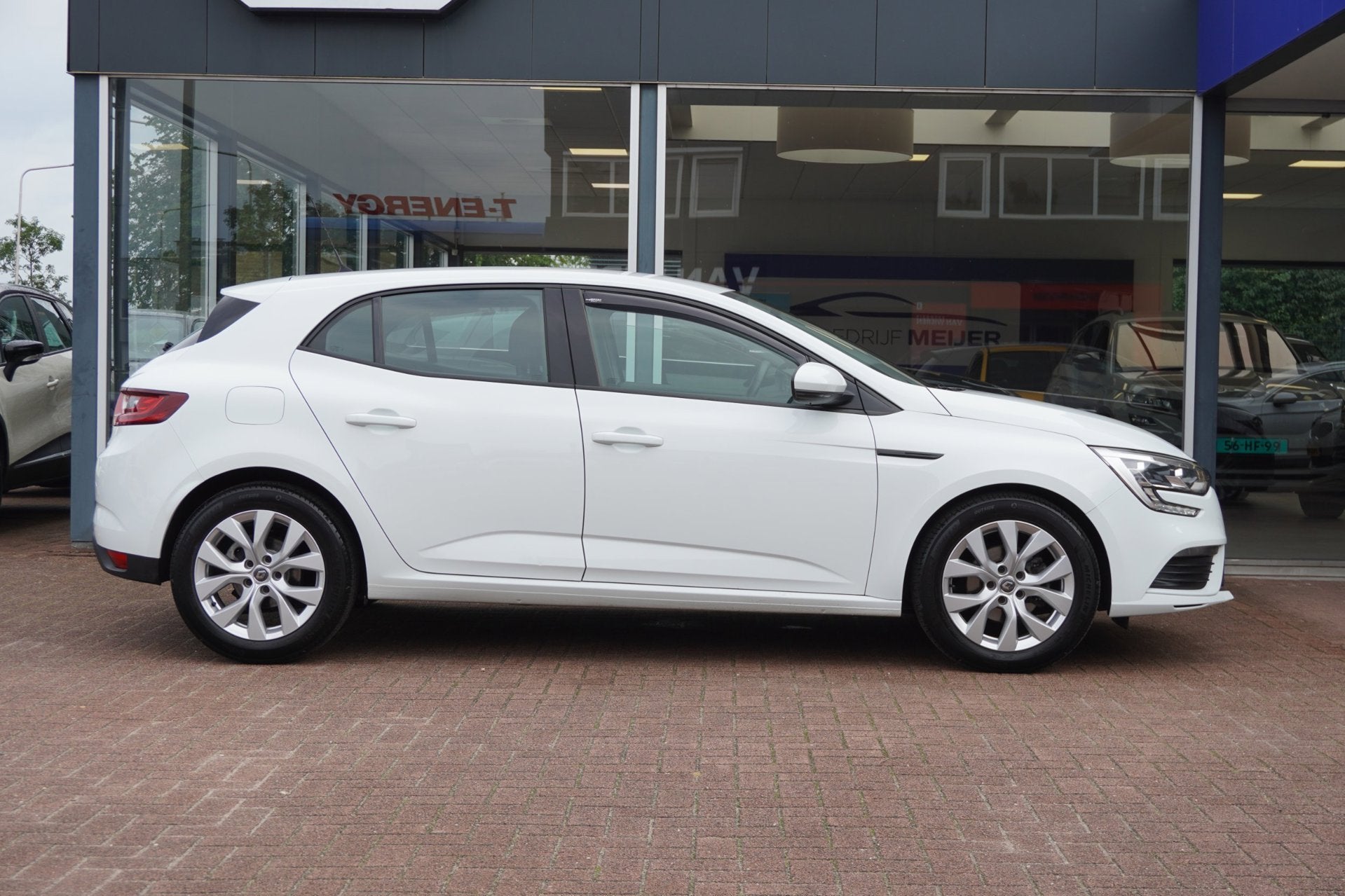 Renault Mégane 1.3 TCe Limited 5deurs | Airco | CarPlay | N, Dealer onderhouden, Stof, Euro 6, 4 cilinders
