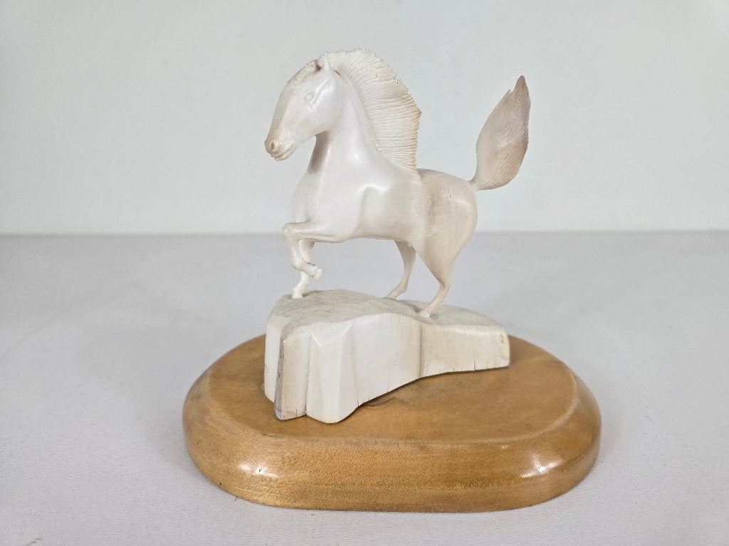 Sculptuur steigerend paard, kariboegewei, Canada, ca. 1980, Antiek en Kunst, Ophalen of Verzenden