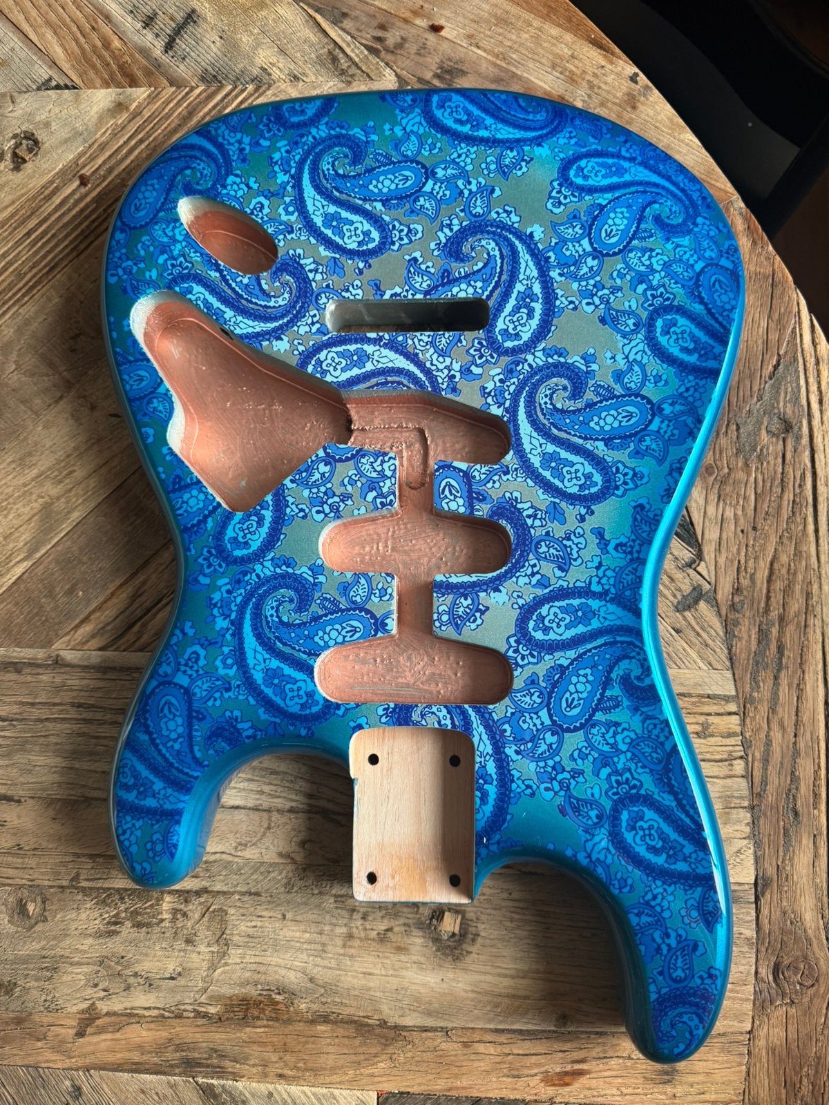Stratocaster body “ Paisly Blue/Turqoise high gloss” new, Verzenden, Nieuw, Gewn, Elektrische gitaar