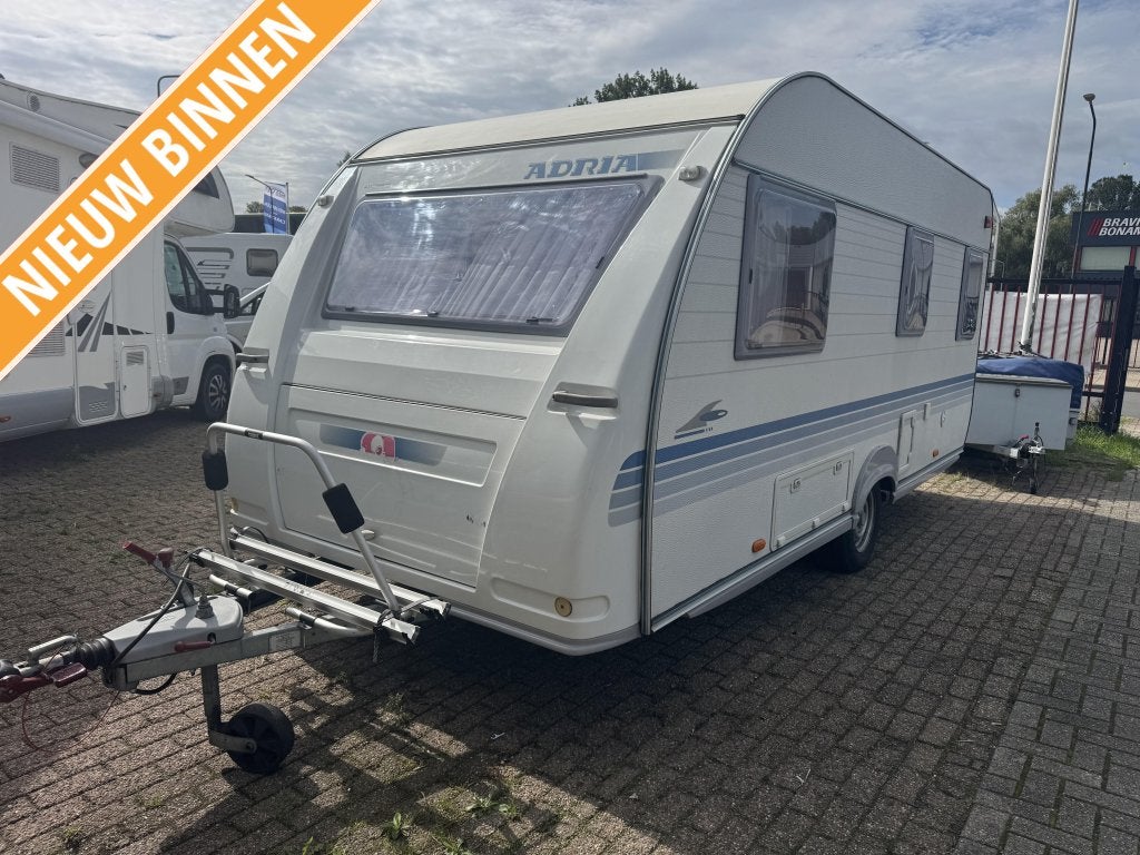 Adria Adora 472 LU Rondzit vast bed voortent, Rondzit, Bedrijf, Ringverwarming, Adria