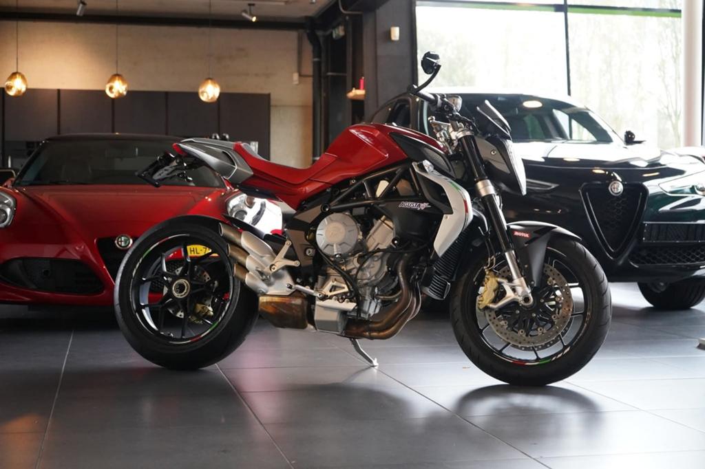 Mv agusta brutale 800 Trepistoni, Motoren, Motoren | MV Agusta, LED Verlichting, Occasion, Motorrijbewijs A, 3 cilinders