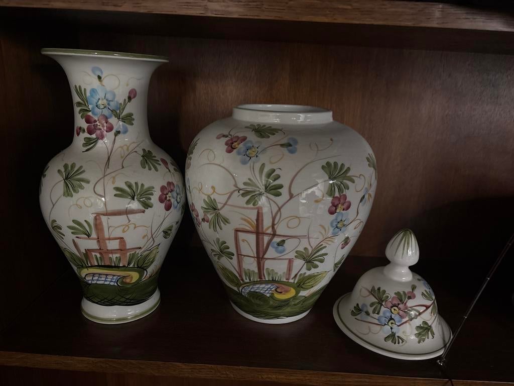 Set van 2 handgeschilderde vazen met bloemmotief, Antiek en Kunst, Antiek | Vazen, Ophalen