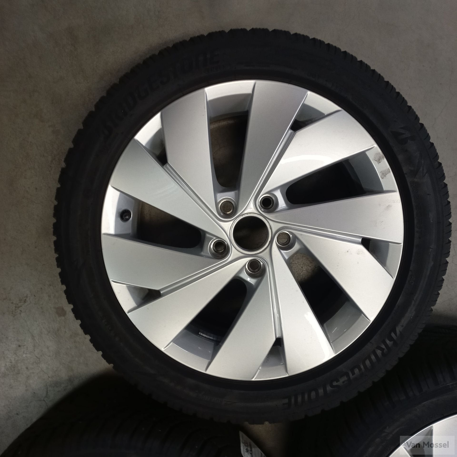 Volkswagen Golf 8 Bridgestone Blizzak LM005 205/50/R17 93H, Gebruikt, -, -, Banden en Velgen