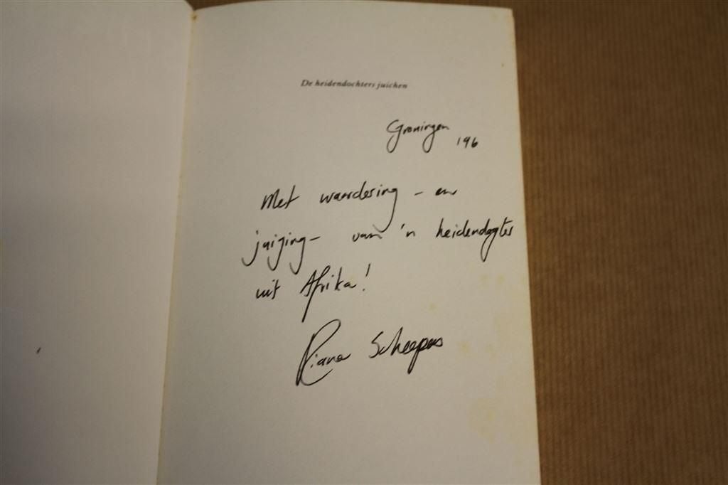De heidendochters juichen. Riana Scheepers. Gesigneerd !!, Ophalen of Verzenden, Zo goed als nieuw