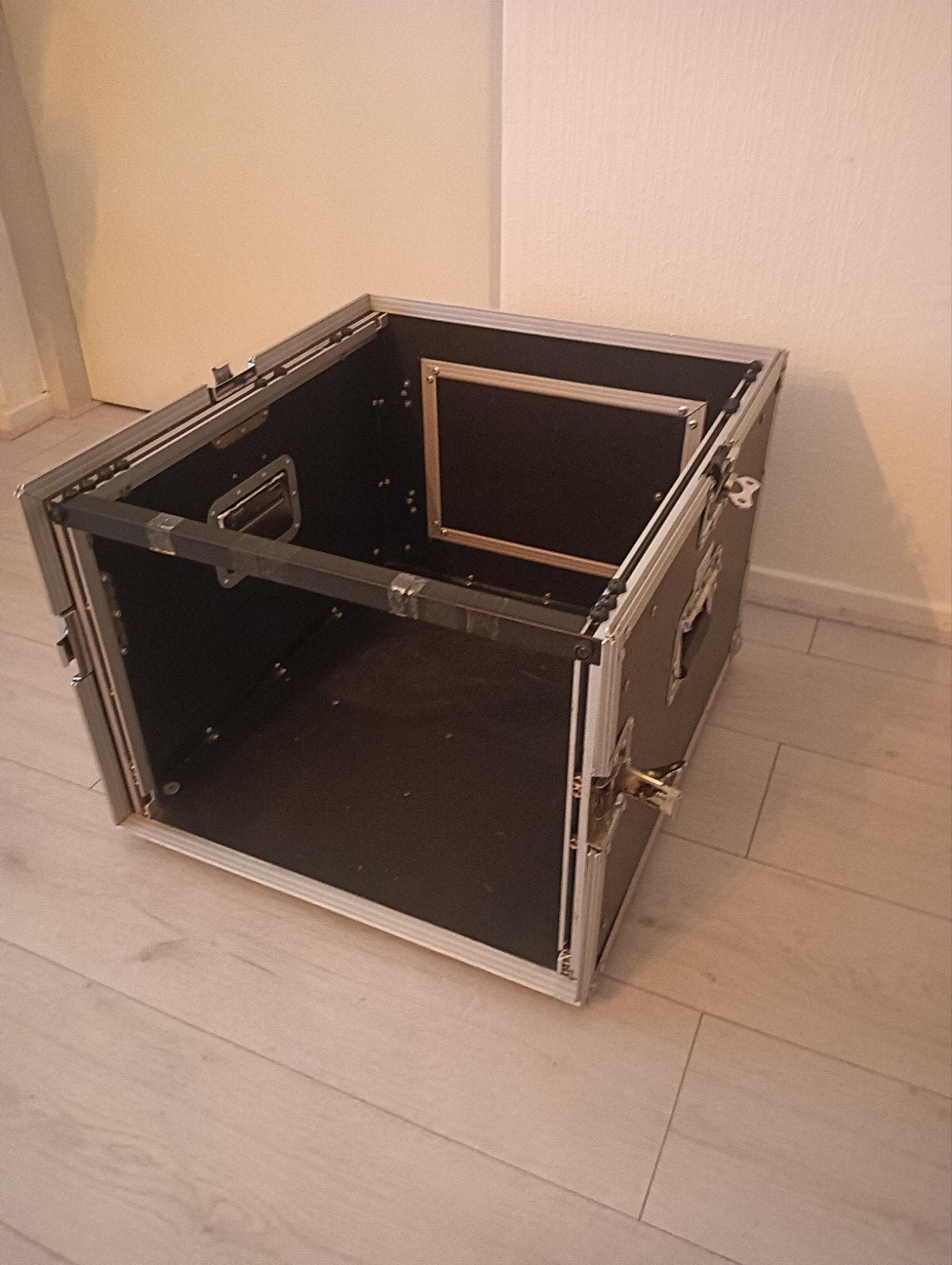 19 inch slant Flightcase, Muziek en Instrumenten, Behuizingen en Koffers, Ophalen of Verzenden, Gebruikt, Overige instrumenten