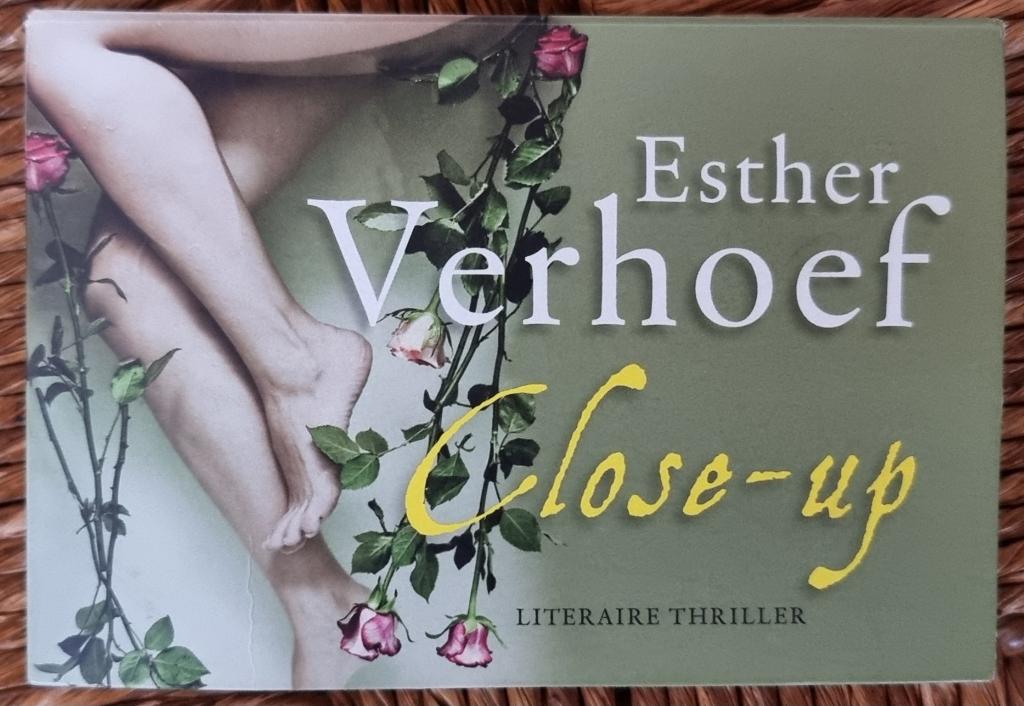 Close-up - Esther Verhoef - dwarsligger - IZGST, Ophalen of Verzenden, Gelezen, Esther Verhoef, Nederland