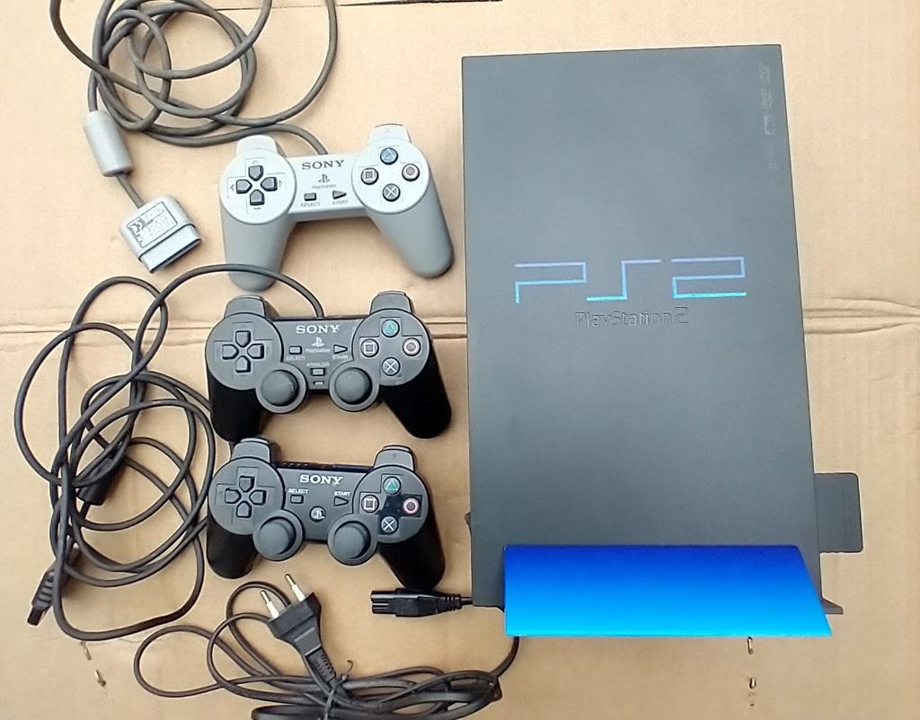 PlayStation 2 (Phat) 3 Controllers & Geheugenkaart, Spelcomputers en Games, Spelcomputers | Sony PlayStation 2, Gebruikt, Ophalen of Verzenden