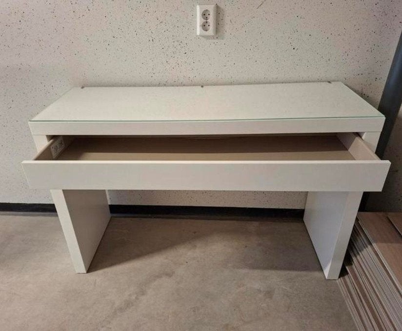 malm ikea bureau, make up tafel, Ophalen, Gebruikt