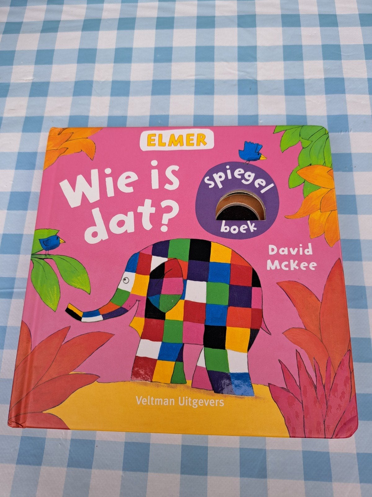 B3 Elmer Wie is dat? Kijkgaatjes-spiegelboek, Boeken, Ophalen of Verzenden, Uitklap-, Voel- of Ontdekboek, David McKee, 0 tot 6 maanden